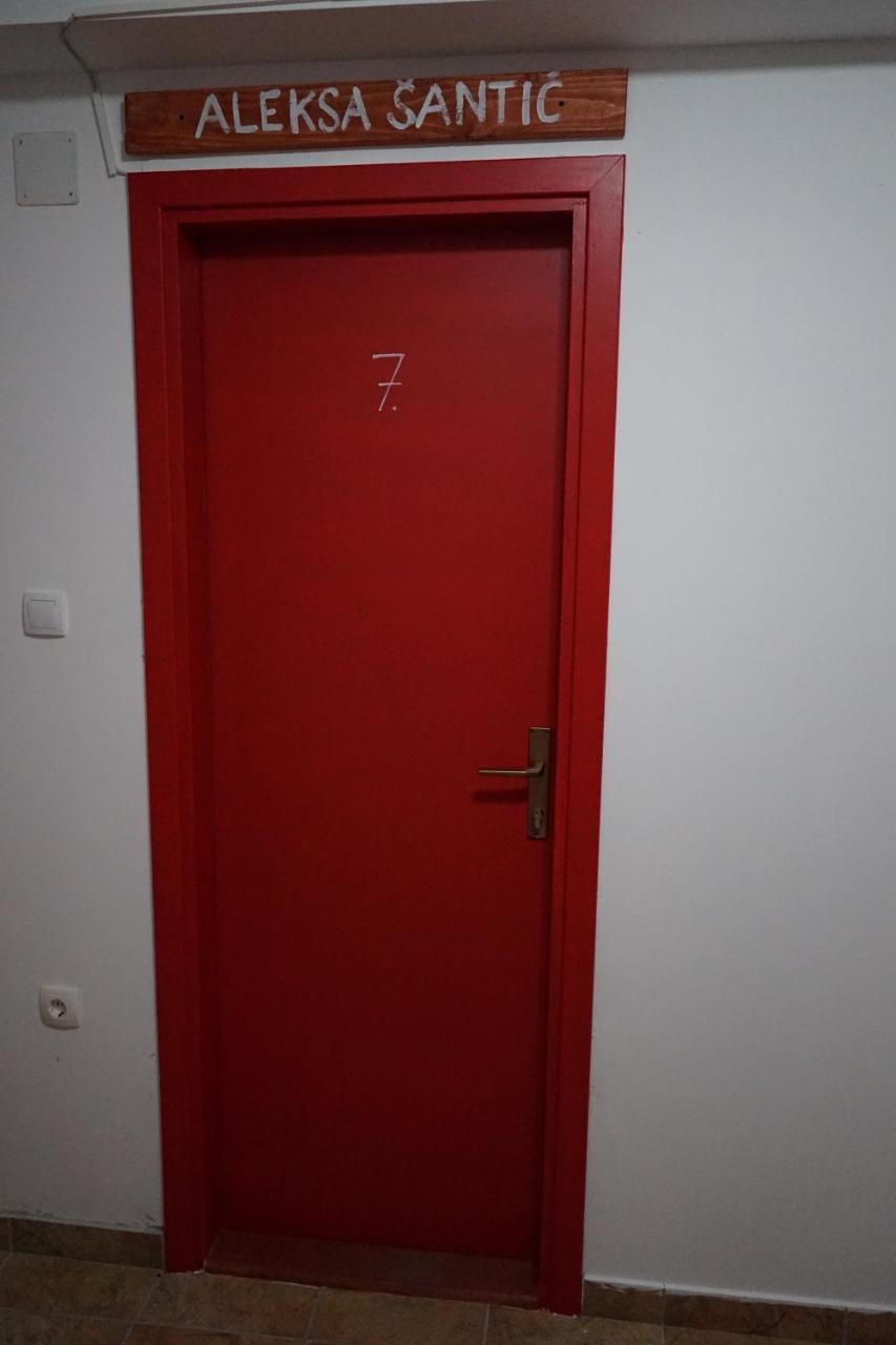 Hostel The Red Door Trebinje Esterno foto